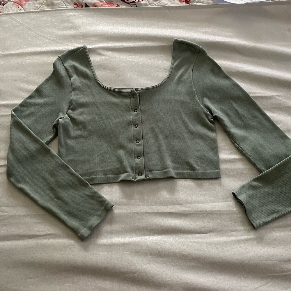 Green long sleeve crop top